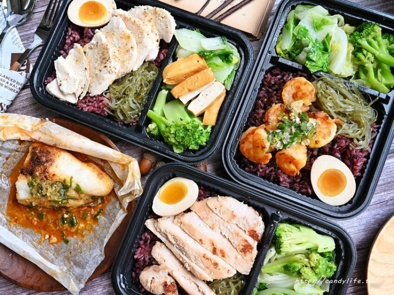 石饕鐵板低卡餐盒坊｜把鐵板料理變成超夯健康餐～這兩天買一送一！私房紙包魚新品上市，低GI也吃得飽～