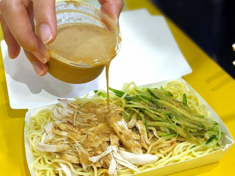 阿年師涼麵嘉義雞肉飯｜滿滿手撕雞肉大份量CP傳統美食！人氣超濃郁雞湯只需銅板價！永春小吃推薦、台北小吃推薦、永春外送推薦、台北外送推薦