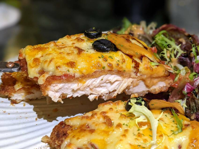 海灘叢林 A Beach｜走進城市裡的絕美綠地！置身海島的沉浸式用餐體驗！多種風味雞翅口味滿足味蕾！信義餐廳推薦、信義餐酒推薦、世貿101餐廳推薦