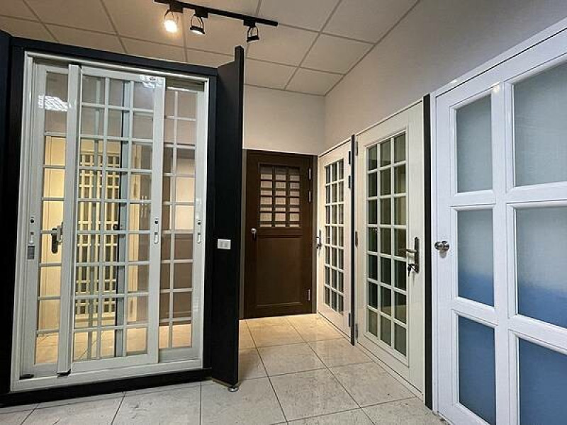 桃園氣密窗推薦｜家的安全守衛，鋁門窗防盜門第一品牌：金美滿氣密窗工廠走訪，台灣師傅手工製造，10年品質保證｜景觀窗、隔音門、防火門、防爆門