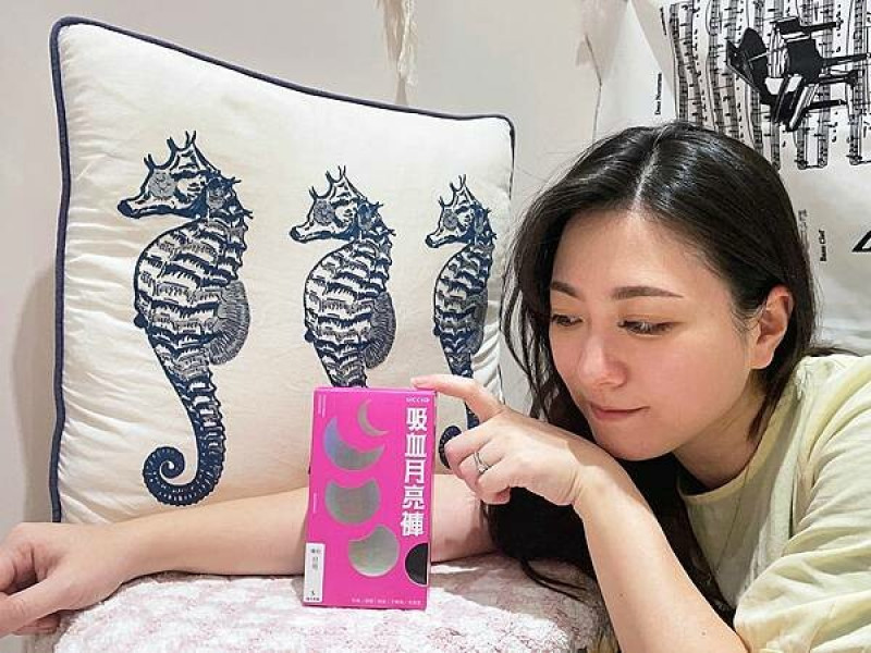 環保經期用品 簡約款月亮褲開箱│三片日用衛生棉吸收力，直接吸收經血的內褲│輕薄舒爽、吸濕排汗的吸血內褲品牌│月亮褲®