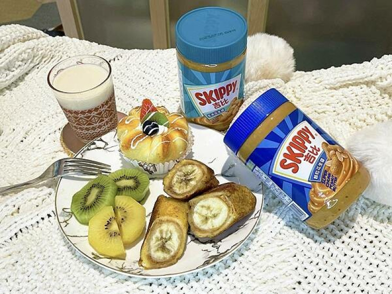宅配美食開箱&食譜分享│花生香蕉法式吐司卷：SKIPPY吉比花生醬，早餐、下午茶美食神隊友，每一口都是濃郁的童年經典味道｜吉比顆粒花生醬、吉比柔滑花生醬｜不含固醇、低飽和脂肪、高飽足感、高營養