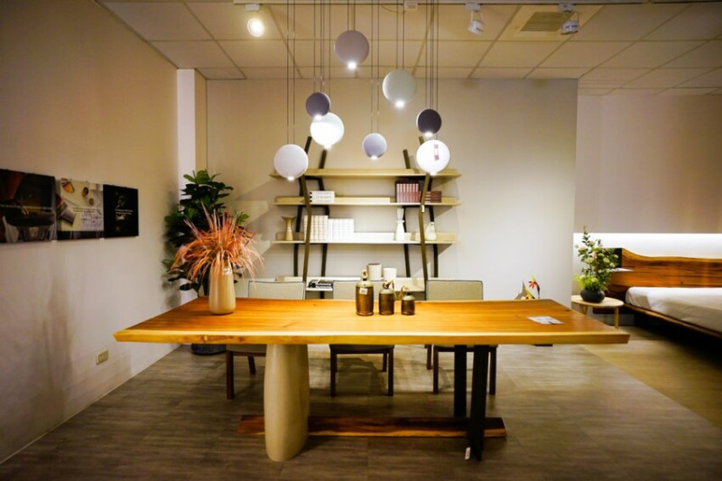 桃園中壢家具店推薦｜晶華傢俱 高CP值沃荷沙發，義大利進口牛皮沙發nicoline，美式鄉村風家具愛室麗，人文風實木家具DAaZ，應有盡有一站購足！ - 奇奇一起玩樂趣