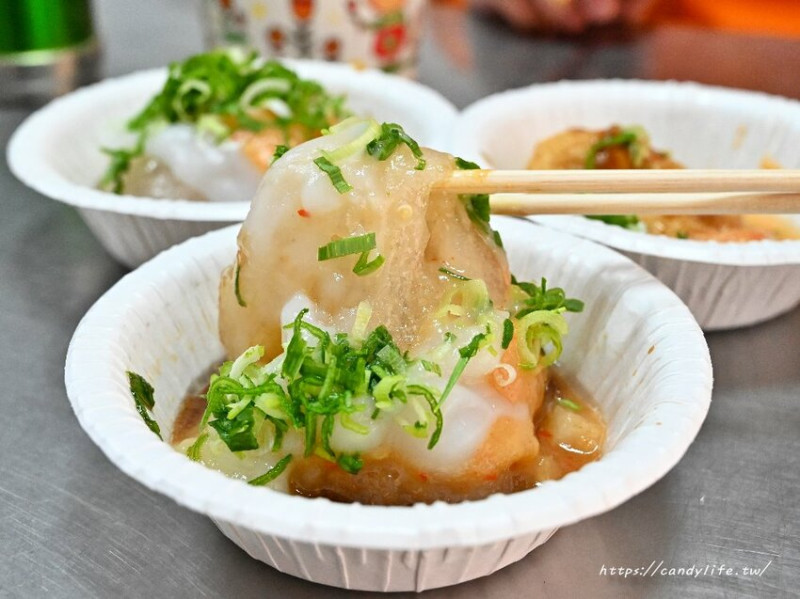 阿文肉圓｜被在地人推爆的百年老店，會拉皮的手工肉圓，超Q彈外皮，除了紮實肉縣，還有滿滿筍丁～