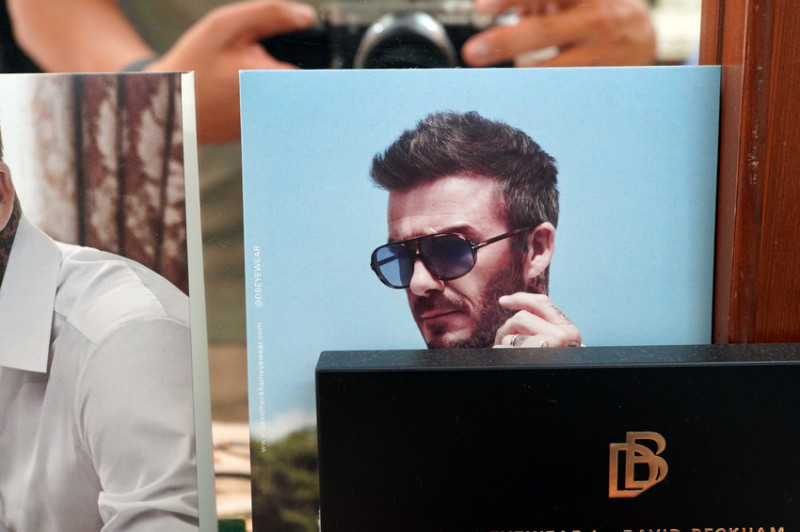 台南眼鏡墨鏡分享／DB貝克漢同名系列墨鏡／Ray-Ban阿湯哥同款／ROAV折疊式太陽眼鏡／UP眼鏡：精品墨鏡滿千折百