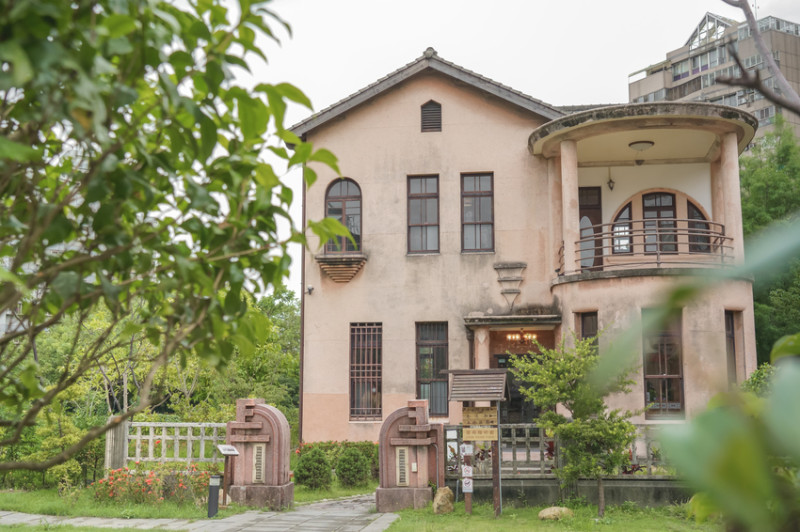 在巴洛克建築洋樓喝咖啡享受歲月靜好 ｜台中馨苑小料理北屯店 （馨苑咖啡廳）