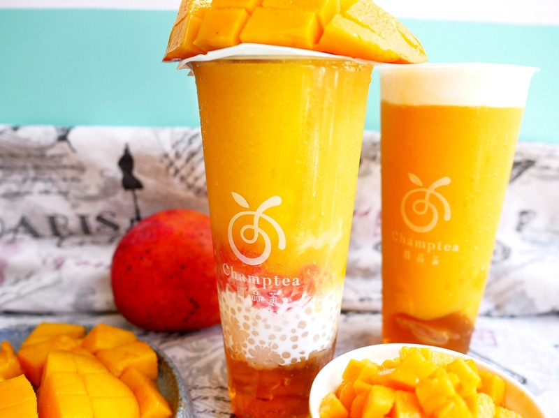 只有台中喝得到! 夏天必嚐的芒果系飲料在這邊，楊枝甘露料滿滿，芒果冰沙口感濃郁香甜，搭配奶蓋的這杯更是多層次，消暑又飽足