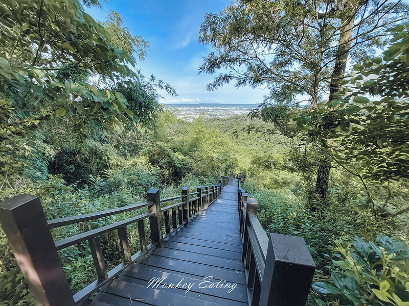 【台中霧峰】萬豐社區環山步道｜隱身社區的親民步道，觀景平台可以賞夕陽！親子步道推薦