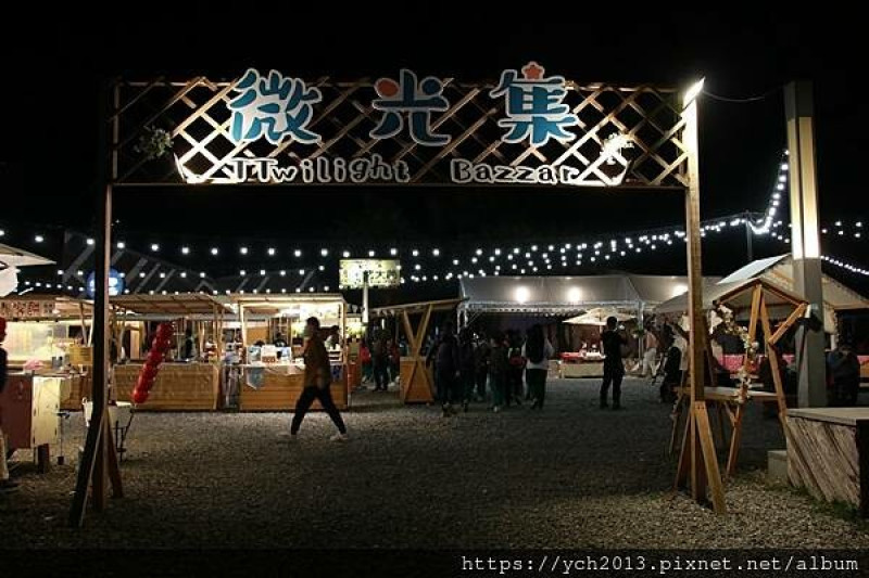 夜逛台東市鐵花村音樂聚落慢市集