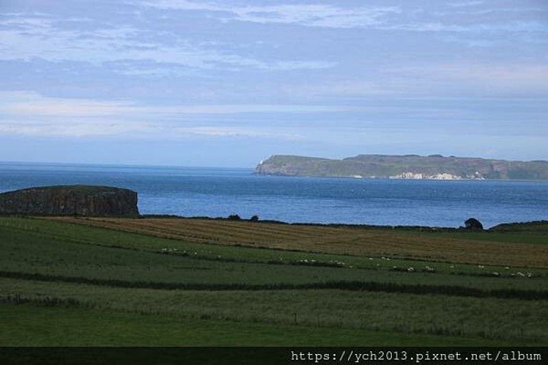 北愛爾蘭海岸驚險刺激的凱利克里亞德吊橋Carrick-a-Rede Rope Bridge