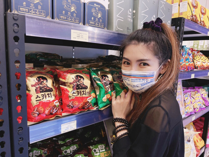 【偽出國】【韓國彩妝】韓國量販超市在台灣Shoongmart熊超市原味呈現【韓國零食】【美容彩妝】信義區ATT 4 FUN