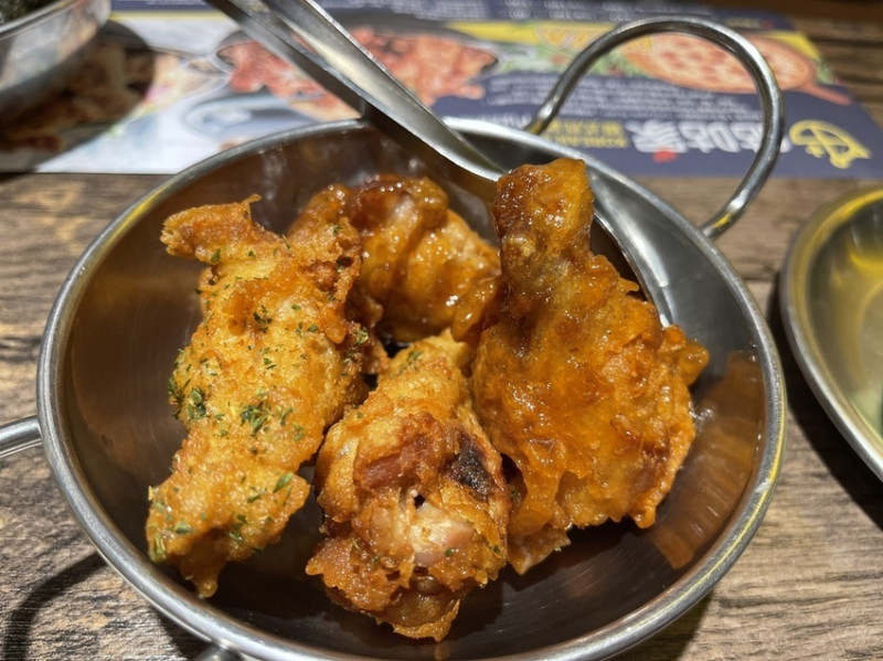 【台北西門町美食】咕咕家韓式炸雞吃到飽只要400元！還有披薩沙拉薯條冰沙任你吃，高CP值聚餐首選