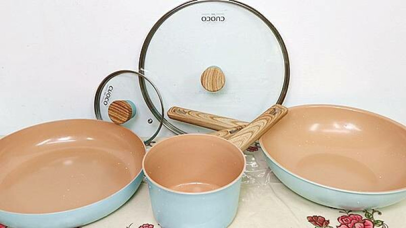 義大利時尚美學不沾鍋推薦｜【義大利CUOCO】北歐風情-藍雪精靈3鍋5件組(炒鍋+炒蓋+平底鍋+奶鍋+奶蓋)，時尚精品等級，導熱均勻，節省能源，好洗洗不卡髒汙，不含PFAS  PFOA！