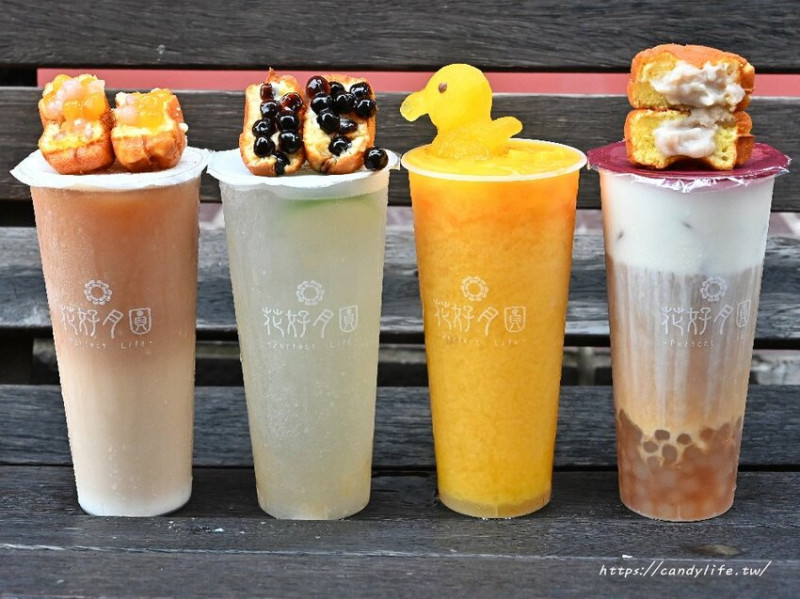 花好月圓茶飲專賣｜台中最美茶飲，桶裝水果茶超吸睛，還有超可愛兔兔冰磚愛文芒果冰沙～