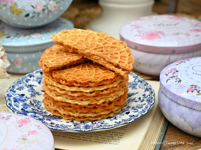 愛莉兒甜點坊｜會牽絲的蕾絲餅！隱身在巷弄的蕾絲餅專賣，質感裝潢，還有美美玻璃屋，每天限定一種口味