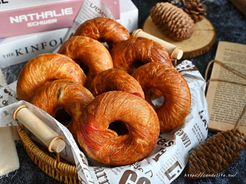 轉圈圈現烤甜甜圈｜台中現烤丹麥甜甜圈，口味超過20種，千層酥皮，吃了會上癮！