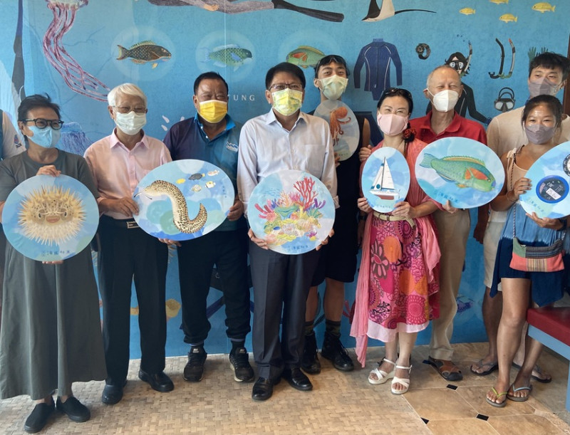 屏東海底40米  探索繽紛的海底世界!