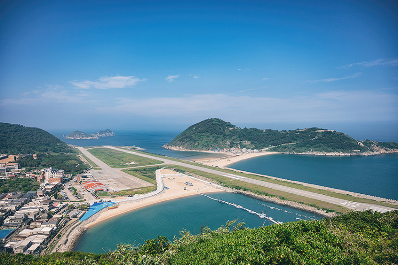 馬祖．北竿｜短坡山據點｜擁著 40 高砲欣賞 360 度零死角絕美景色