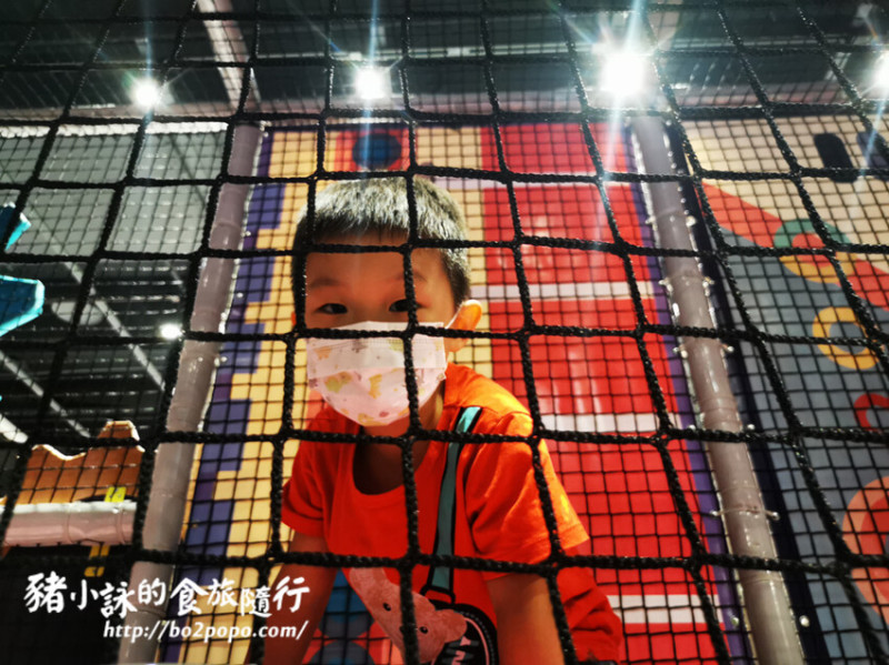 高雄。前鎮》建築樂園 – 高雄夢時代館(銀河時代)