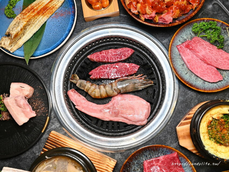 知肉極緻韓燒肉｜台中韓式燒肉推薦，全程代烤服務，韓式小菜免費吃到飽～