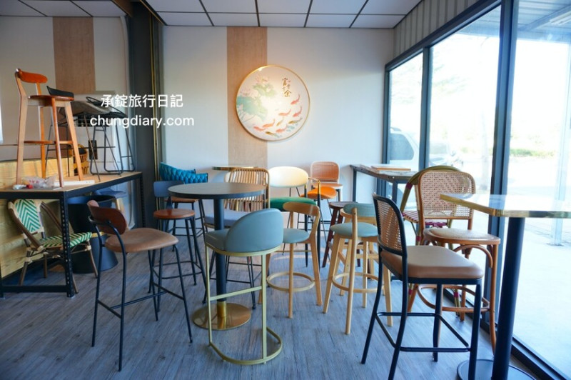 台中餐桌椅批發專賣店｜MIT台灣製造「客製化」商用餐桌椅，送餐機器人/帶位機器人旗艦展示 -  承錠旅行日記