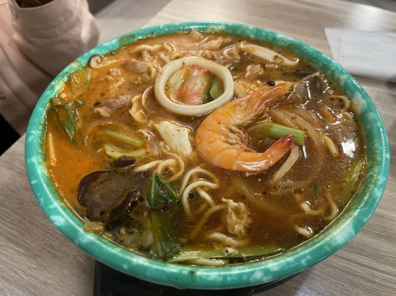 【台北中山美食】松江南京韓食村，海鮮煎餅比臉還大，年輕人1直在排隊的超級夯店，料多又實在！