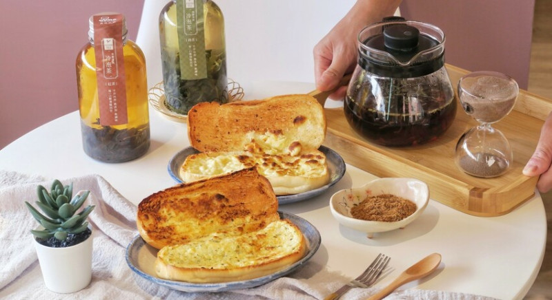 【奧瑪烘焙】不限金額無低消的內用唯美空間~高雄三民區職人手作烘焙麵包專賣店奧瑪烘焙明仁店開放內用啦~悠閒的下午茶時光記得來一份蓬鬆的生奶酥維也納軟法與方度乳酪十勝冰心舒芙蕾!