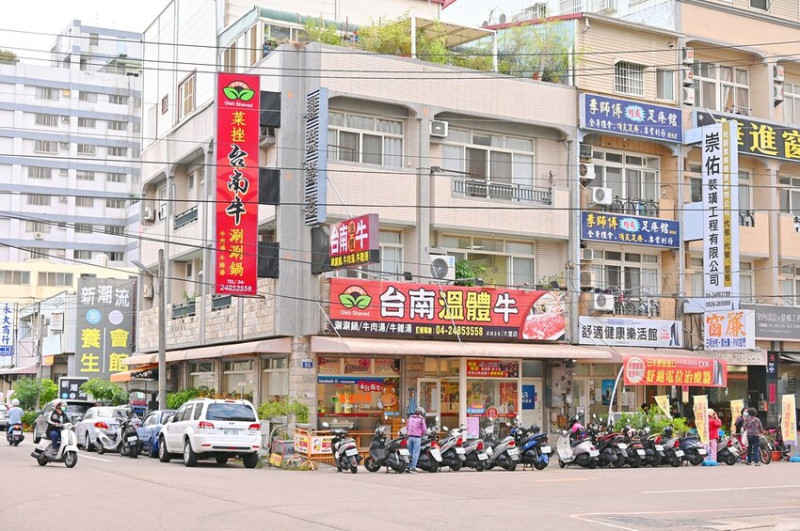 台中超隱密溫體牛火鍋平日只賣晚餐 假日人更多 牛尾到牛雜一鍋多吃_菜挫台南溫體牛涮涮鍋