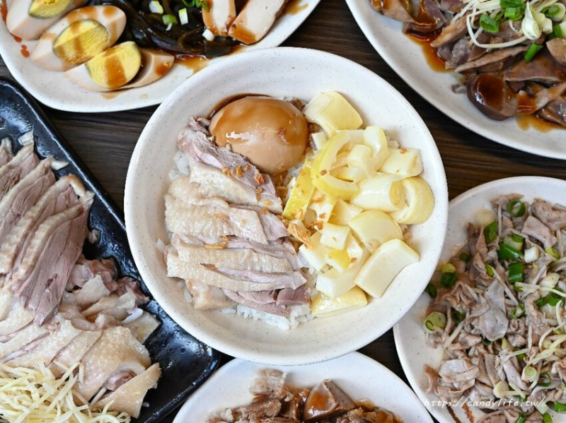 彭記鵝肉大王｜台中稀有鵝白湯，隱身於逢甲巷內的美味小吃，激推鹹水鵝肉、煙燻鵝肉，還有特色小菜也超讚，一試成主顧～