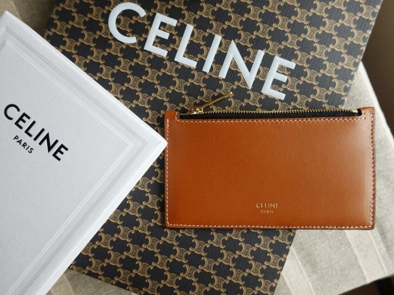 CELINE｜TRIOMPHE帆布及羊皮拉鍊卡片套｜成為大人的第一步 是質感與自適的追尋