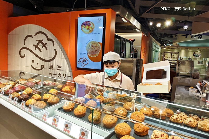 獨創「脆皮雲朵菠蘿」，一次12種口味任選，讓你吃到會微笑！