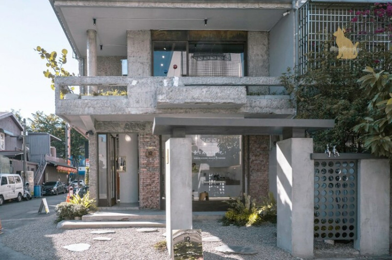 台中婚戒 ｜飾品  IR 飾品專賣 刻劃粗曠感老宅裡的飾品店…這裡不是咖啡館 ，免費喝咖啡