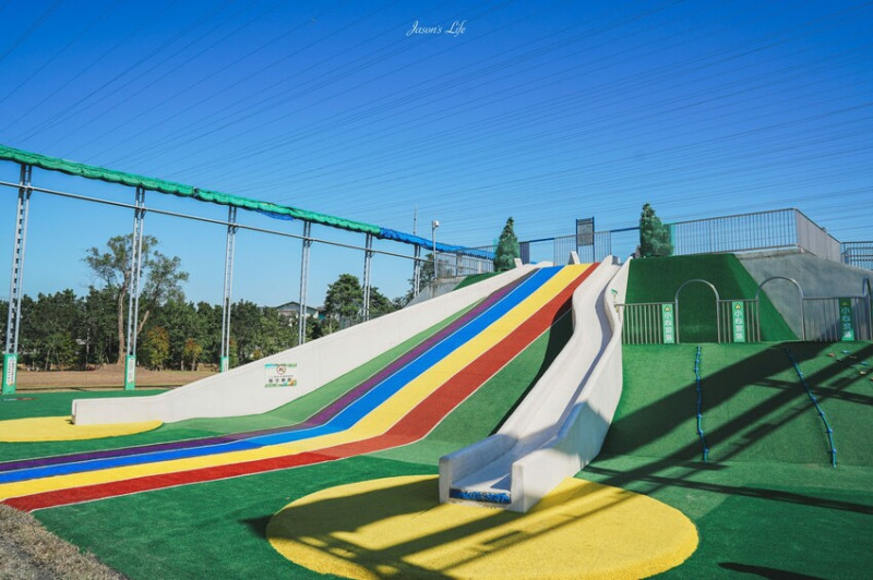 【南投名間｜景點】名間親子生態園區。整修重新開放，巨大超長溜滑梯，還有網美造景及戲水區