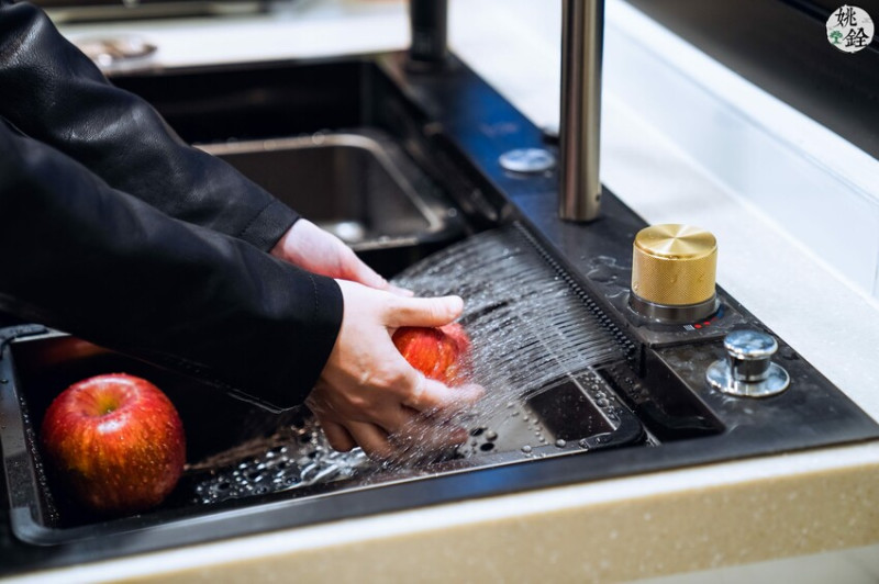 【生活│廚具】廚房流理台開箱，單槽一體多用，瀑布型出水口，抽拉水龍頭清洗方便