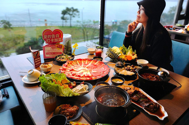 美食旅遊|流浪到淡水.肉多多火鍋.淡水中正店全新菜單.濕式熟成牛肉大拼盤大魄力登場!