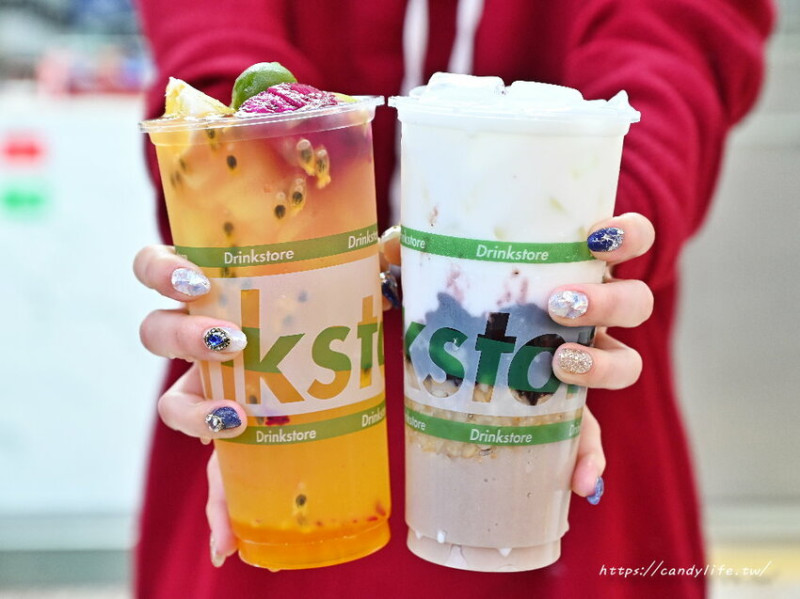 Drinkstore水雲朵｜台中人氣嚼感系飲品店進軍水湳市場，料多多讓你嚼不停，激推紫米芋泥波波，三種料加上整杯鮮奶，還有超級水果四季春，直接5種新鮮水果入料～