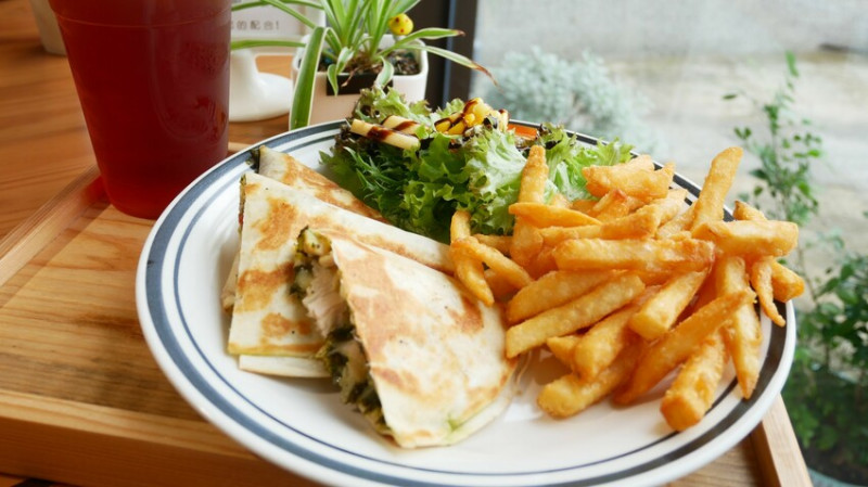 厚CAFE-近竹南大埔住宅區，提供漢堡、三明治等輕食早午餐，平價的無限時咖啡廳(((o(*ﾟ▽ﾟ*)o)))