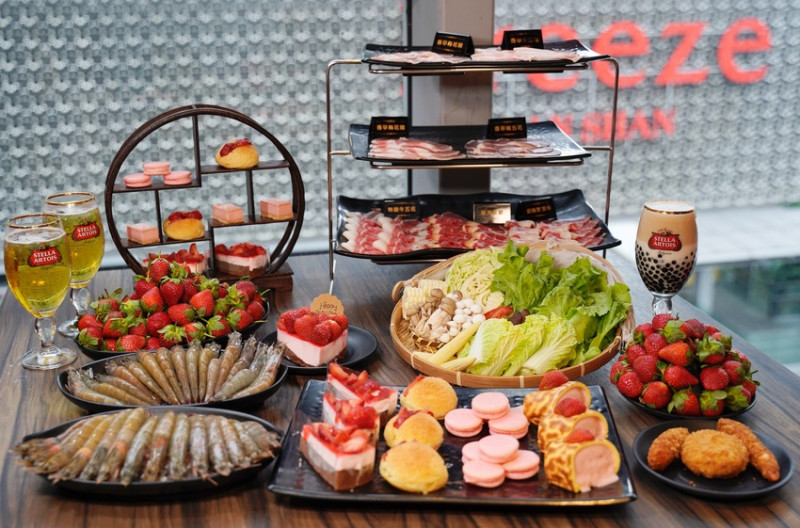 草莓控要爆動啦！辛巴適麻辣鍋 台北1號店 週年慶下殺全時段不分假日只要599元起 草莓系列甜點吃到飽 壽星還加碼免費吃白蝦