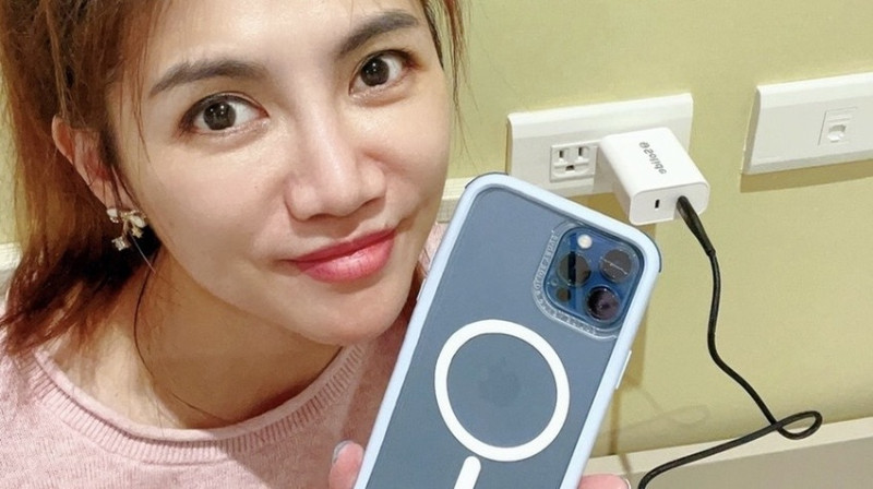 【3C用品】防摔手機殻的首選～Solide索力得，時尚讓美麗加分，安全認證使用有保障！雙孔快充蘋果充電器，隨時快速電力滿滿！【快充】