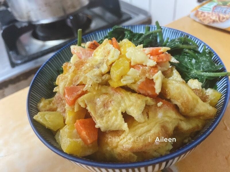 手作家常料理｜紅蘿蔔彩椒 烘蛋 簡單好上手的 懶人料理 | Beauty Update