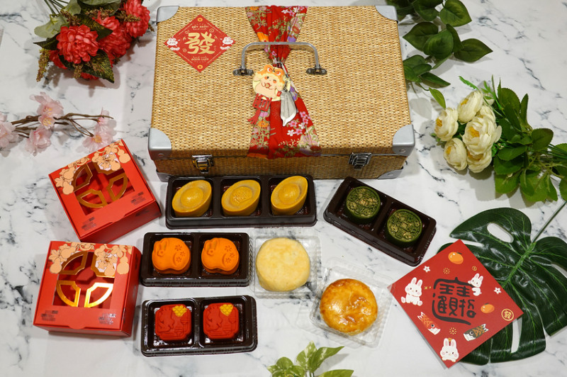 台中太平名店幸福圓糕餅2023兔年春節限定伴手禮-幸福圓手作坊玉兔迎富貴提籃禮盒，台灣在地新鮮食材製成新年禮盒2023