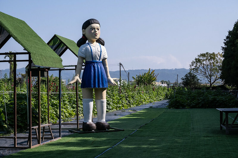 中部景點 ｜2023 蜀葵花海現身－巨型人偶+玩陶+嚕貓一起野餐吧!