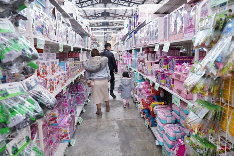 過年買玩具就來這！在地超人氣玩具倉庫，品項超多又便宜，小心走進去就不出來～