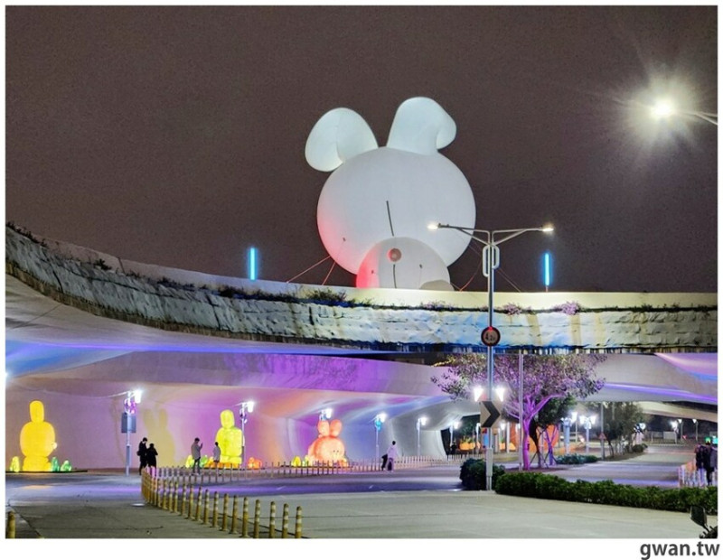 2023台中燈會，超萌兔兔花燈、全台最大水上主燈槍先看！