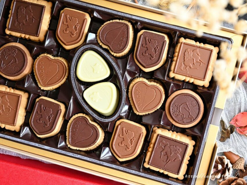 精緻喜餅推薦！GODIVA牡丹花款喜餅禮盒，極致奢華，高貴典雅，一次品嘗多種風味巧克力餅乾～