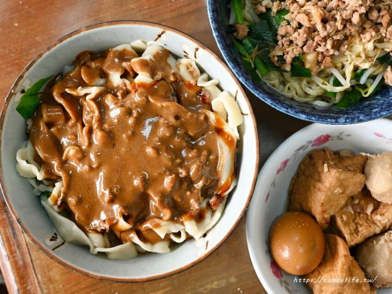 花魯米味｜台中隱藏版傳統小吃，生意超級好，品項超多，冰品、麵食通通有，激推麻醬麵！還有冬季限定鮮肉湯圓也是人氣必點～