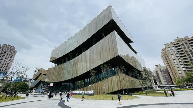 【桃園景點】桃園市立圖書館新總館，閱讀也可以很時尚，近100萬藏書，親子區還有玩具可以借玩！