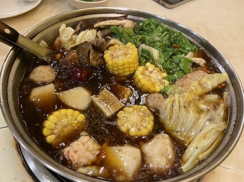 【台北松山美食】東佳老林羊肉爐微風店，550元吃到飽，冷天跟朋友一起聚餐補身！