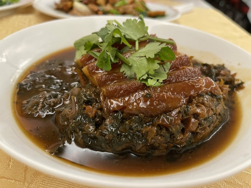 【台北中山美食】你家我家客家菜，近50年老店，大推客家小炒超入味，梅乾扣肉外型直接高分勝！