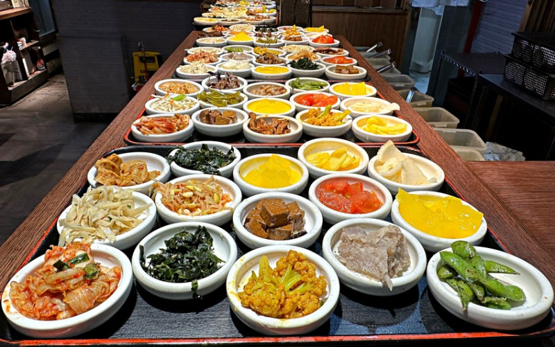 在地人激推！朝鮮味韓國料理 多達50種小菜任您吃到飽！